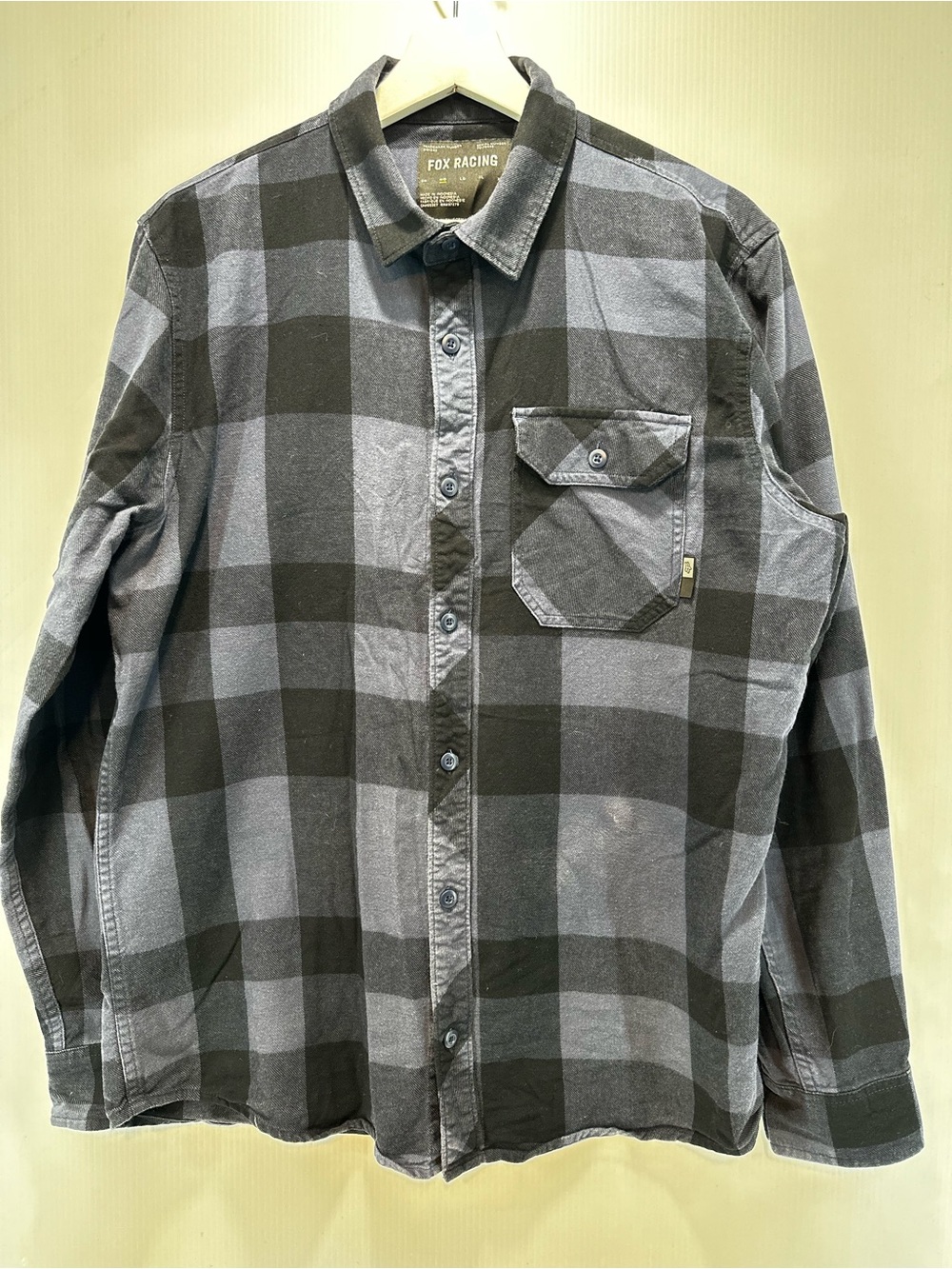 Fox Men’s Medium Flannel Button-Up Shirt Black & Gray Plaid